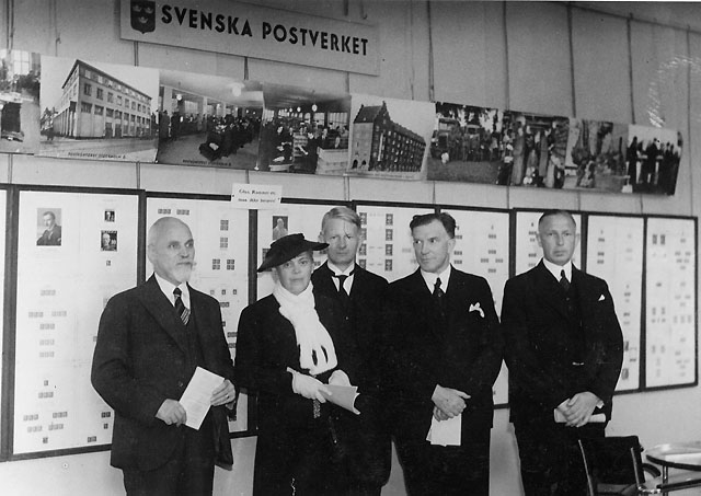Från vänster: direktör Westberg, fru Hellman, aktuarierna P.G.
Heurgren och Söderberg samt direktör Sjöberg.