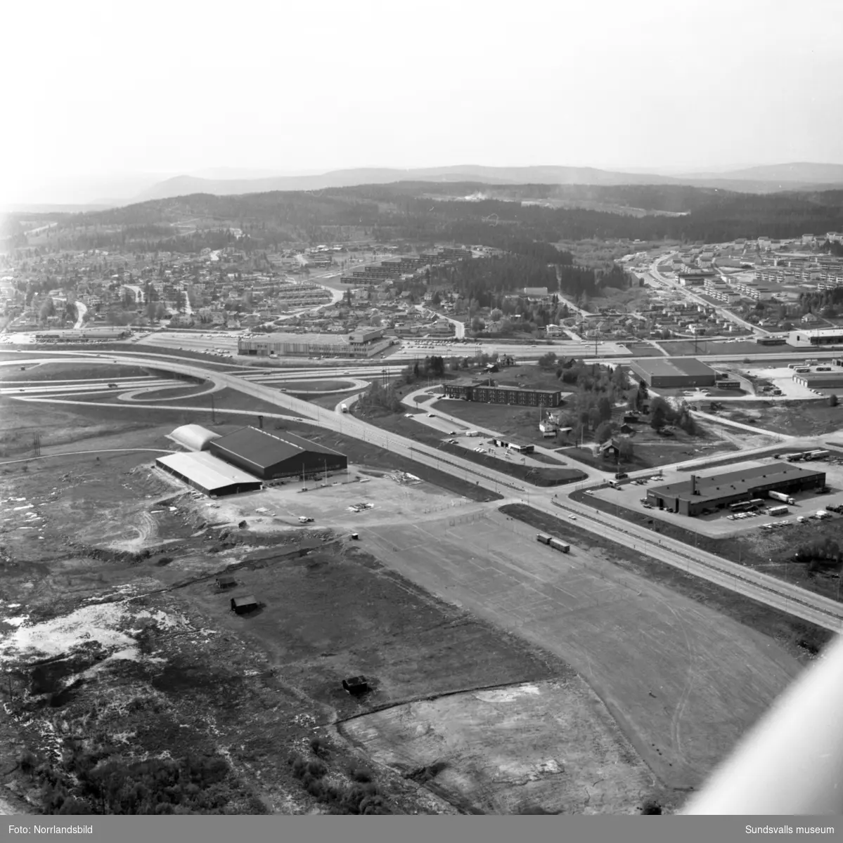 Flygfoton över Gärde, Bydalen, Bosvedjan, motorvägen.