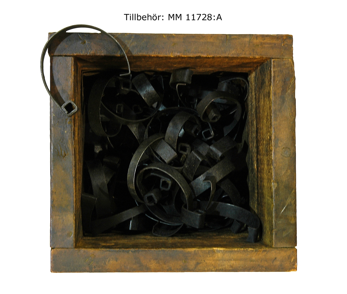 Ritningar av maskinen finns i Marinmuseums arkiv. liksom tillritningen hörande beskrivning av hur maskinen användes (Ritning nr 1036, beskrivning mapp 5013)