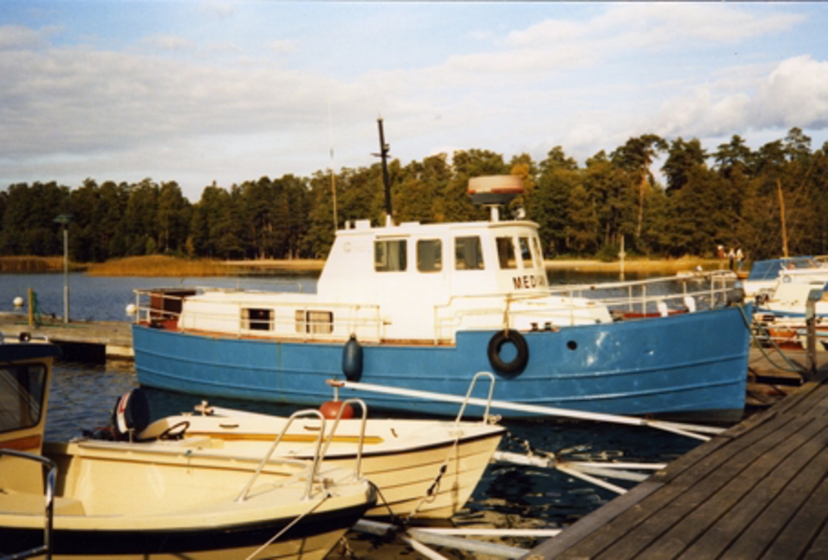 Median, ex Ing-marie av Västerås. Askfatshamnen, Dalarö 27/9-86