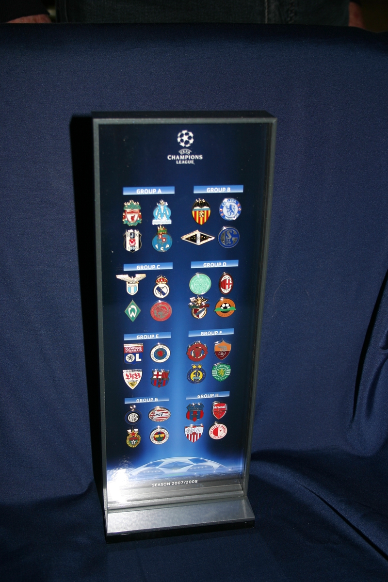 Klubb-pins for Champions League.