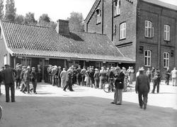 Borregaard fabrikker, Sarpsborg  fredag ved lønningskontoret