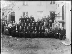 Gruppe, kvinner, menn, reveboa, fotograferti det fri, på tra