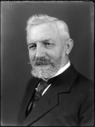 Portrett av Abraham Knobel, æresmedlem og formann i Sarpsbor