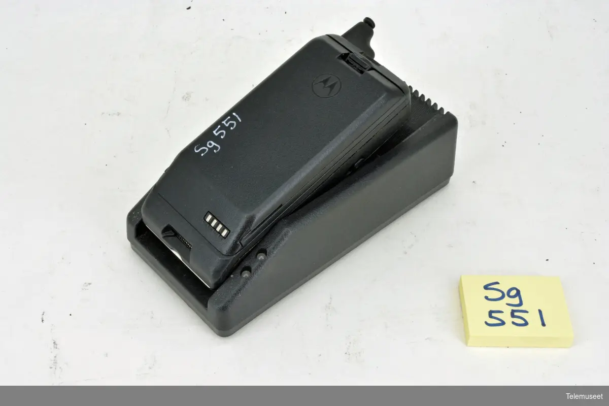 Type 5200
Pack nr S3399DAM, Made in UK
IMEI: 442742406241390
MSN: 0922VCJ015
Batteri: Motorola: Ni-Mh 6V 1200mAh
Resservebatteri: (5970B) Motorola Ni-Cd 6V 
Adapter (5970C) 
Lader (5970D) IntelliCharge XT made in UK