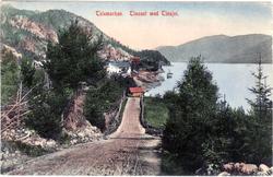 Tinnoset med Tinnoset hotell som ses mot Tinnsjø.