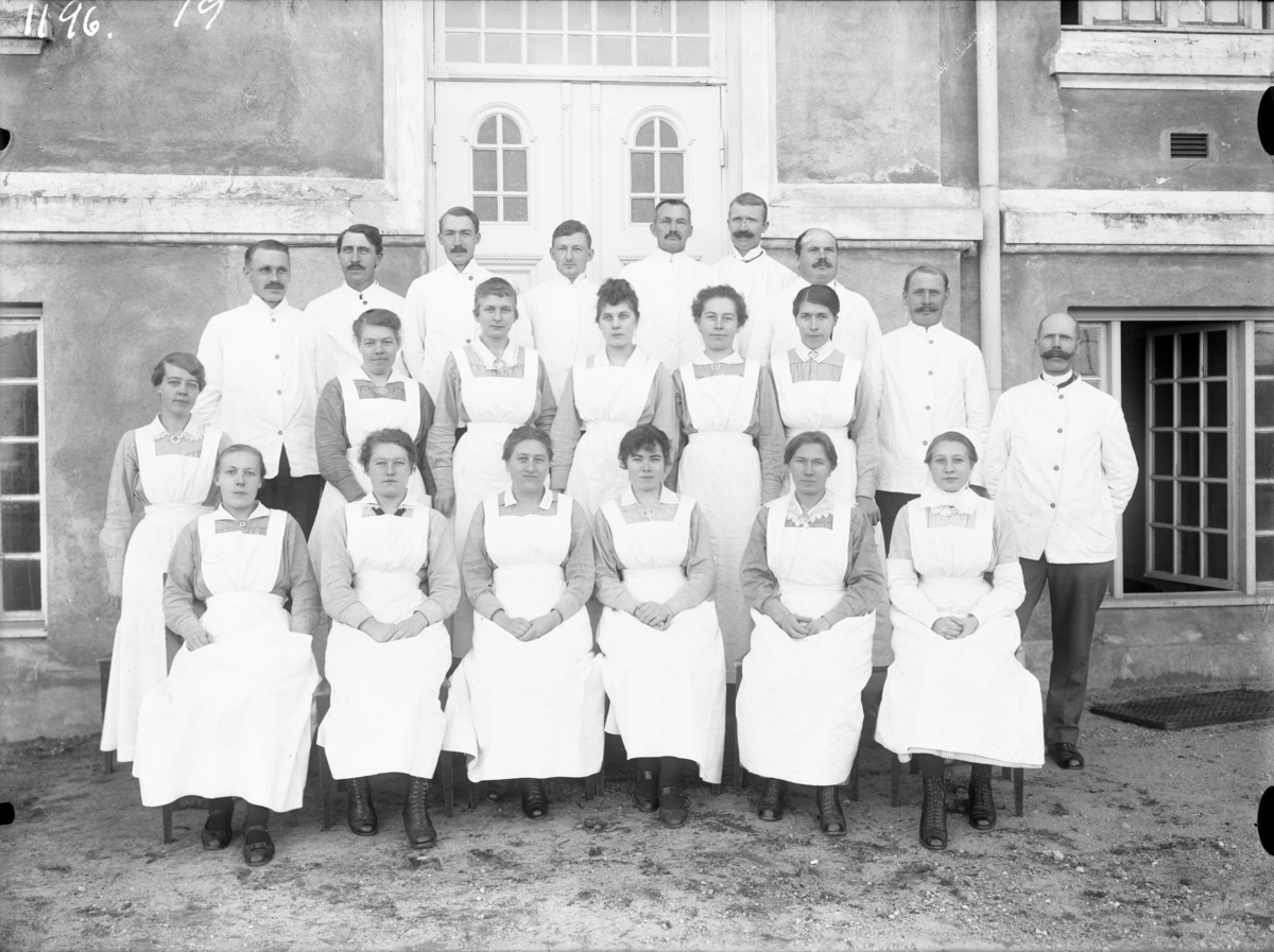 Gruppeportrett av sykepleiere ved Telemark Fylkessykehus