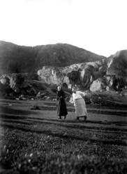 Julie Fossenget og Johanna Fredeikmo