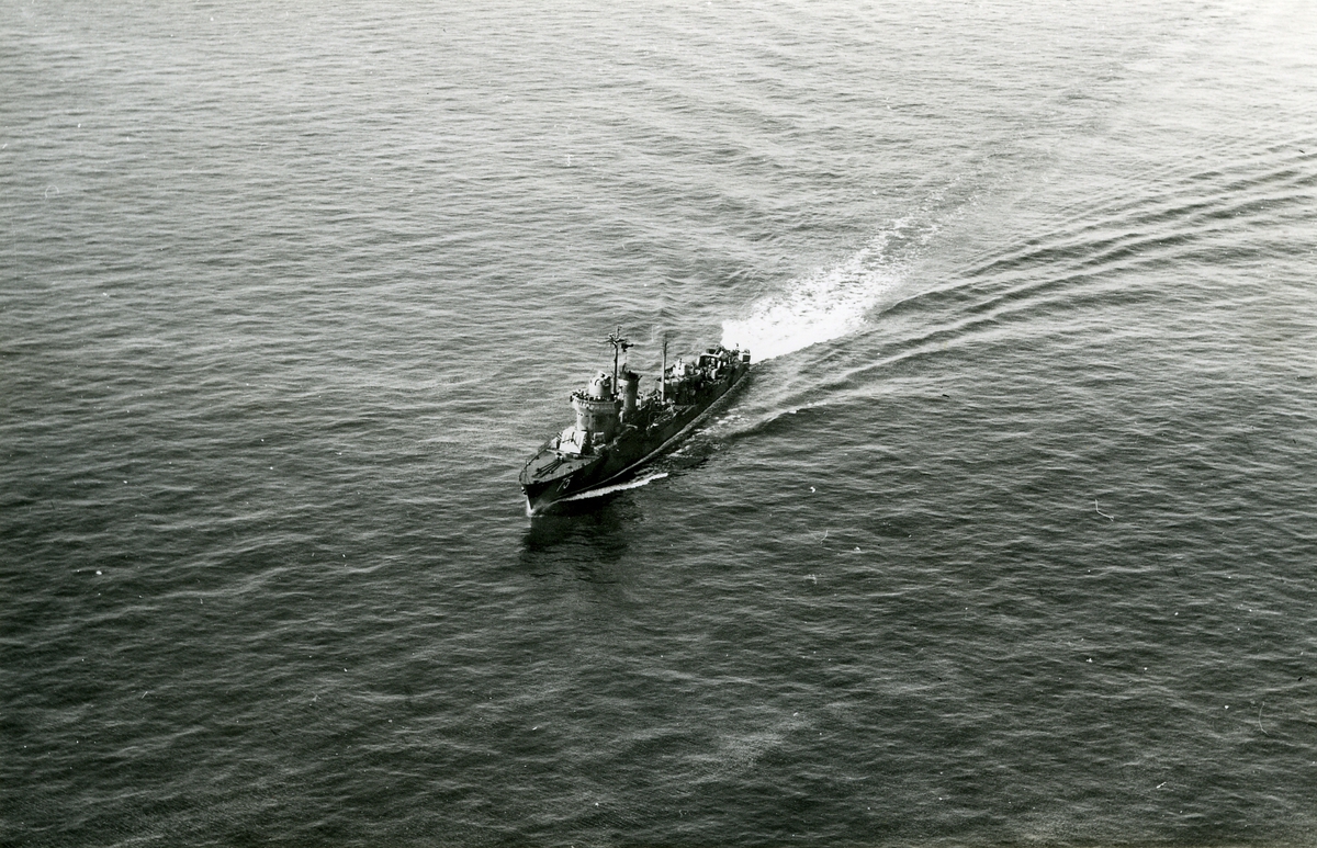 Flygfoto visande fregatten Munin (75).