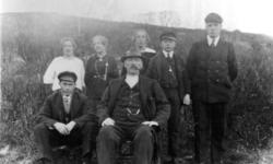 Bak fra venstre: Henny Tjernvik, Agnes Tjernvik, Nanna Tjern