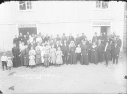 E.O.Solbergs bryllup 21.06.1909. Gruppebilde, brudepar, bryl