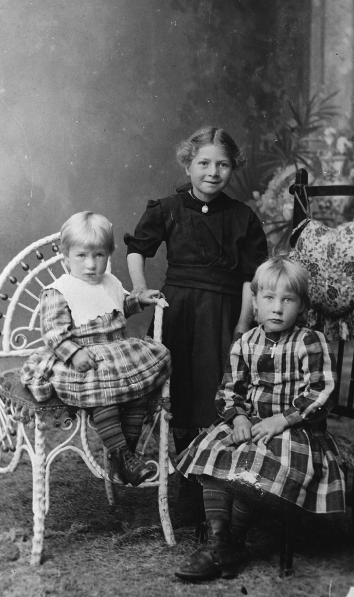 3 søstre. F.v. : Anna, Johanne og Paalla Nordby.