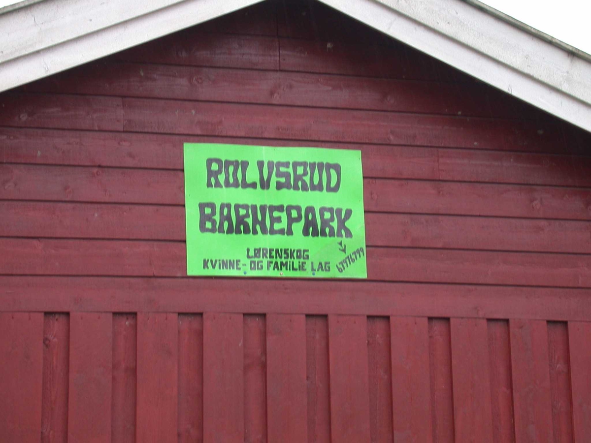 Plakat på Rolvsrud barnepark
Fotovinkel: Ø