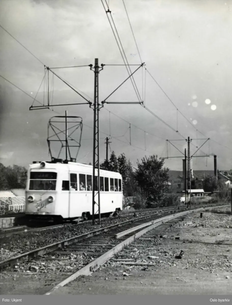 Bærumsbanens linje Lilleaker-Østensjøbanen. Gullfisktrikk 201, betegnet som B-vogn (typeB1). Gullfiskene 184-203 var utleid fra sporveien på linjen.