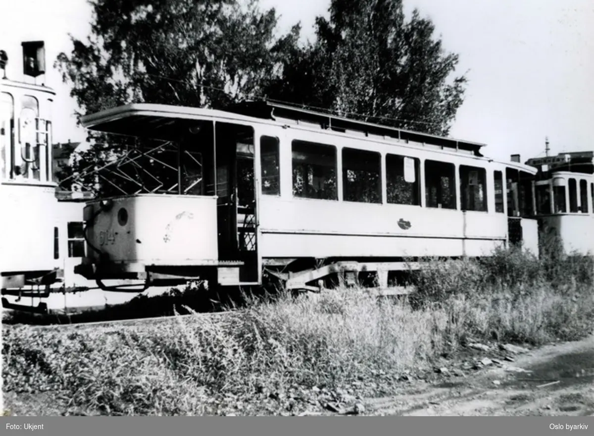 Oslo Sporveier. Hawa tilhengervogn 614, tilhørte Grønntrikken, bygget 1921-1923. Her på sidesporet ved Vålerenga vognhall.