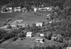 Nedenfra: Nedre Risen, Risan øvre. ..Frå v. Bårdstua, Jonsst