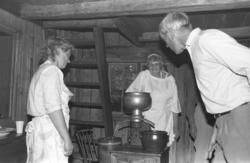 I Pålgarden..Olsok på Romsdalsmuseet med Eidsbygda bondekvin