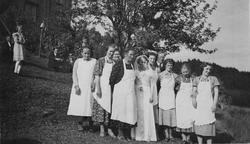 Bryllup på Barstein/Tronteigen..Gudrun Gussiås g.1938 med Ol