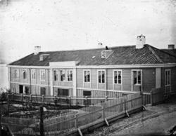 Bergesengården "Mønnickegården".(Se Molde og Romsdalen av J.