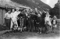 Bildet er tatt på Moløkken i Garmo (Lom) etter krigen engang