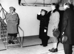 Kong Olav på Åndalsnes efter å ha oververt NM på ski i Molde