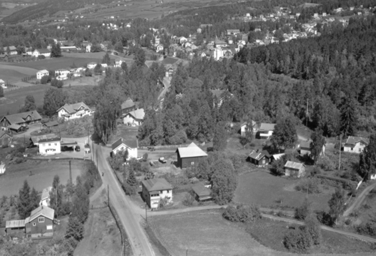 Flyfoto, Mokvern gård, Mobil bensinstasjon, Ingv. Dehli, Moelv, Ringsaker.