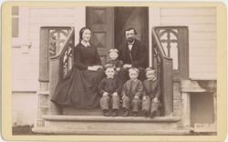 Gruppebilde, Otto Andreas Pleym og Jensine Pleym f. Brodtkor