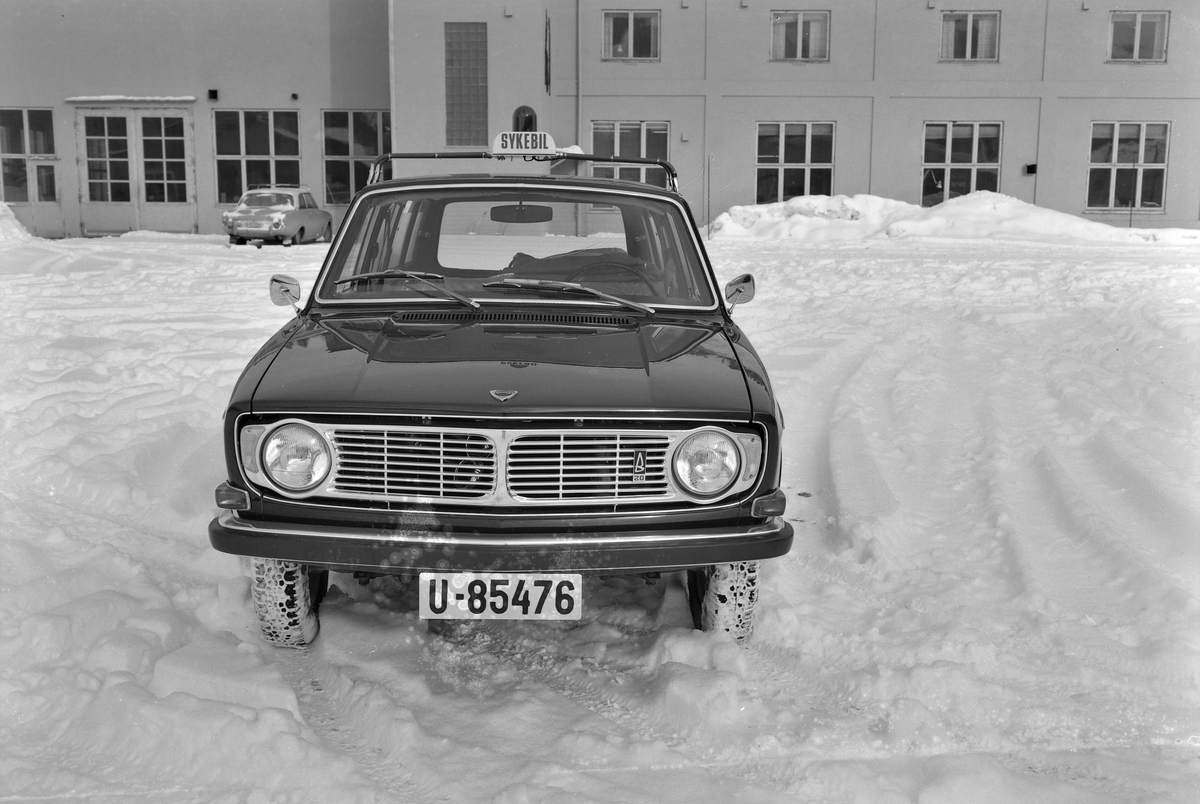 Volvo 145 sykebil tilhørende Orkla.