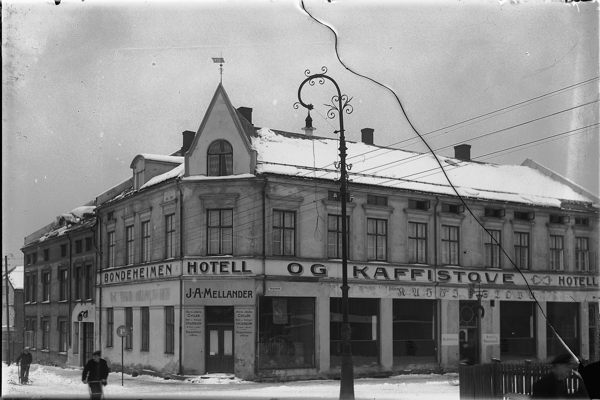 AL BONDEHEIMEN HOTELL OG KAFFISTOVE, VANGSVEGEN, HAMAR. Hotellet ble åpnet 17. mai 1922. 