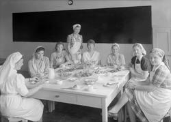 Elever ved Trondheim Katedralskole har skolekjøkken på Kalvs