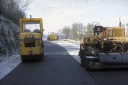 Ny asfalt blir lagt etter ras like ved St. Olavs-spranget på