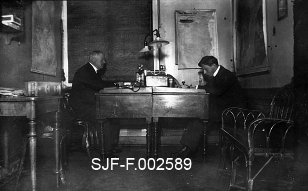 Fra kontoret til schwencke & co. i skippergata 17 b i oslo. ved to ... Altan yücetaş yorum