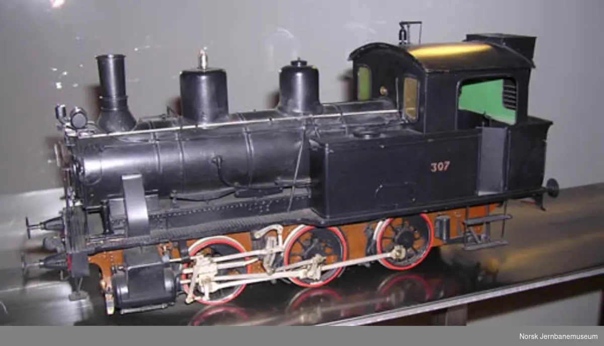Modell av damplokomotiv NSB type 25a nr. 307 : modell