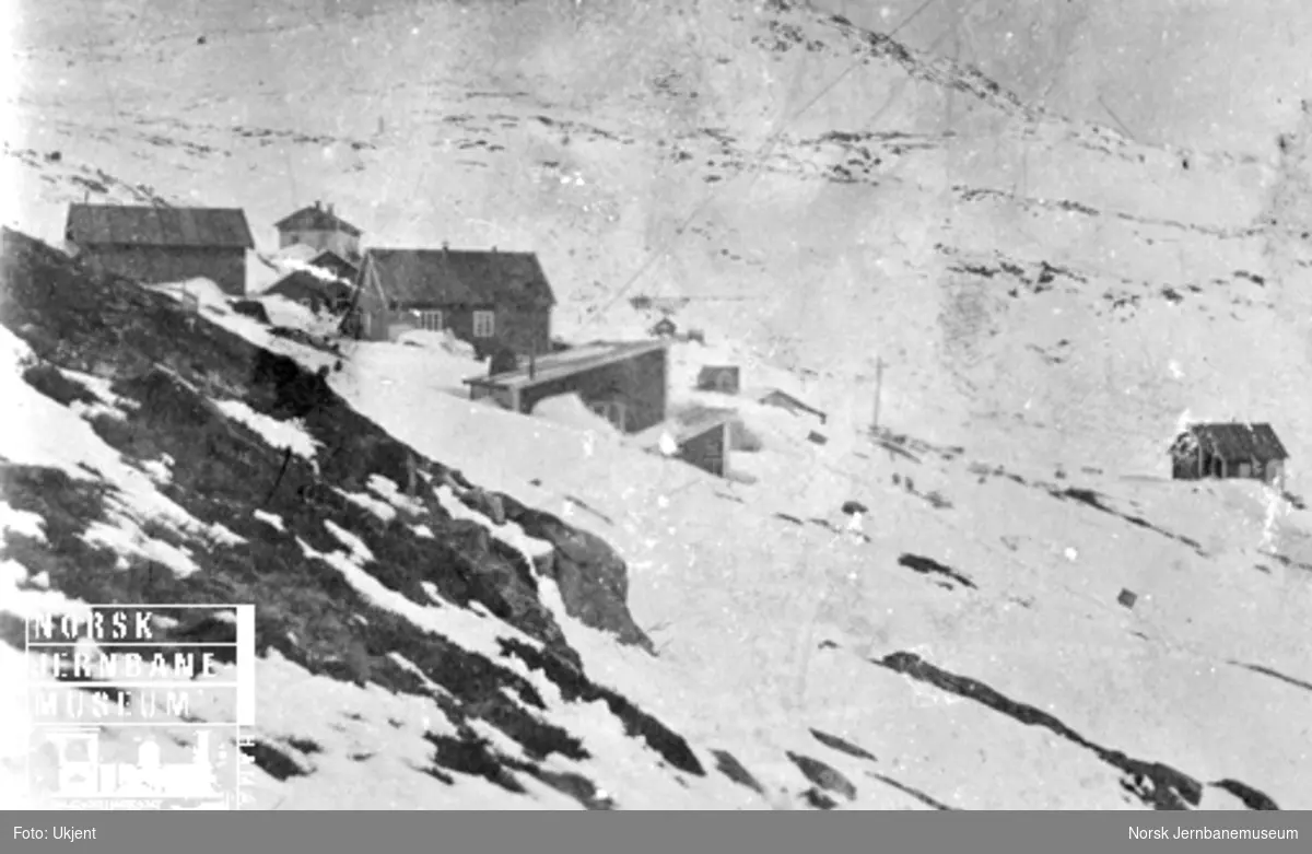 Vinterbilde fra Hallingskeid med bebyggelsen