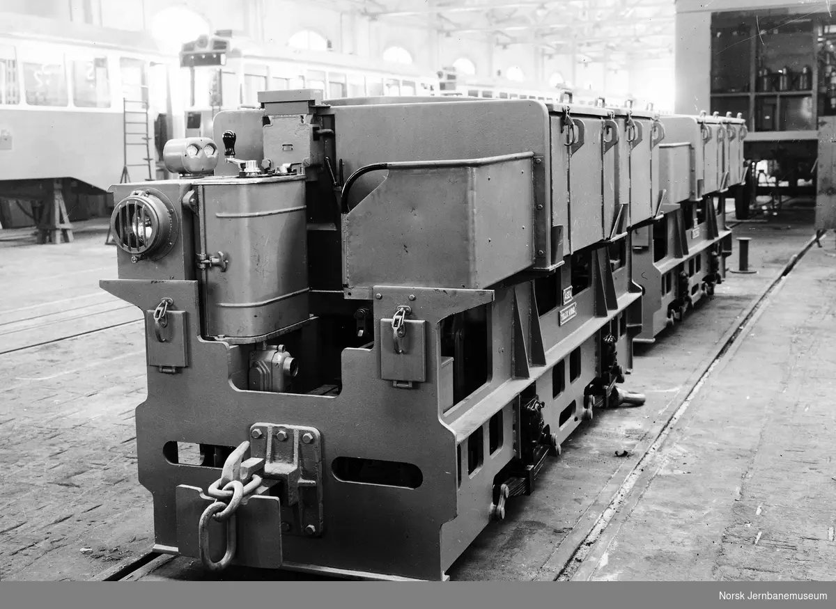 Leveransefoto av akkumulatorlokomotiv til Knaben Gruvor fra ASEA