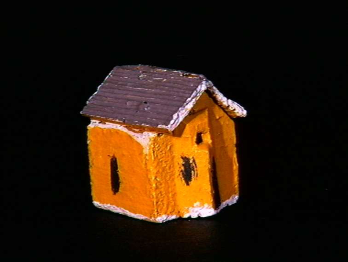 Sett med ca 200 leketøyhus laget av tre i forskjellige former og farger.