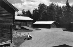 Telemarkstunet på Norsk folkemuseum, 1947. Fra venstre: Stal