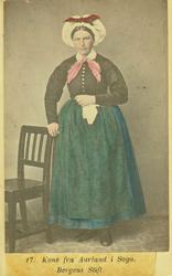 17. Kone fra Aurland i Sogn.