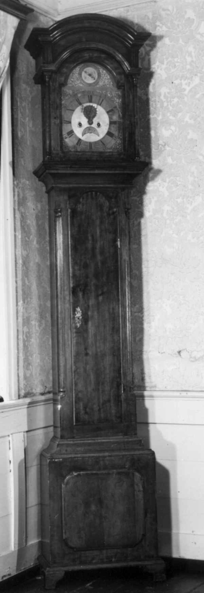 Røer, Nesodden, Akershus. Gulvur.  Storgårdsundersøkelser ved dr. philos. Eivind S. Engelstad 1952.
Fra dr. Eivind S. Engelstads storgårdsundersøkelser 1954.