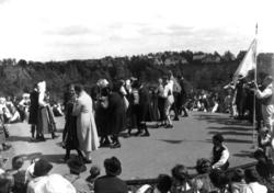 Nordisk folkedansstevne på Norsk Folkemuseum i 1925. Antakel