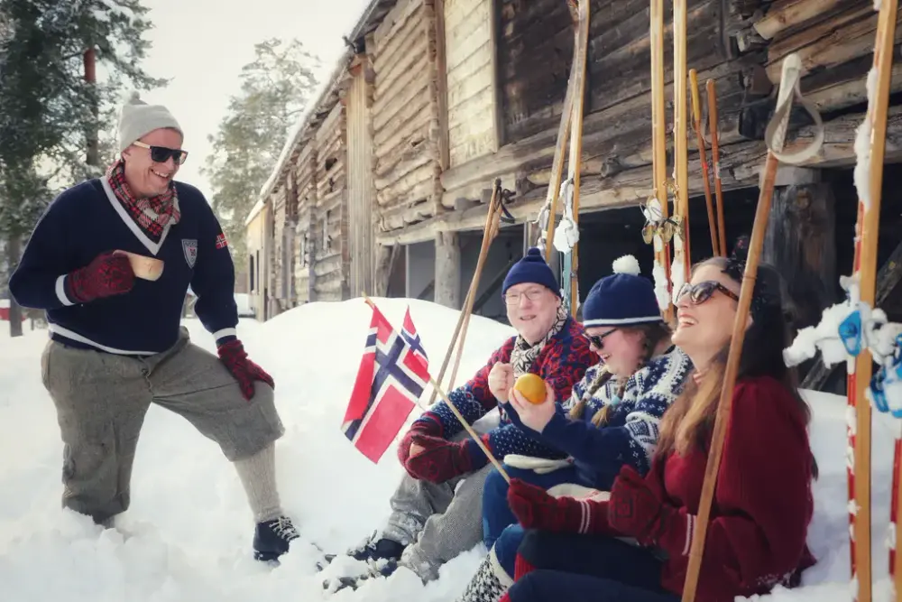 Kos etter skituren i hytteveggen